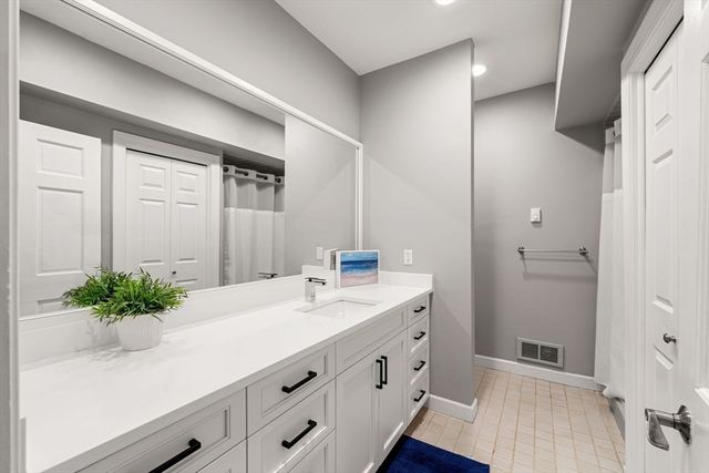 31 Upton Hills Ln, Middleton, MA 01949