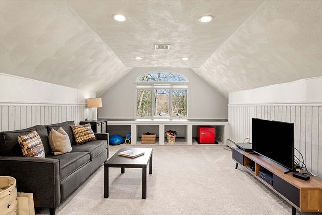 31 Upton Hills Ln, Middleton, MA 01949