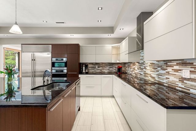 31 Upton Hills Ln, Middleton, MA 01949
