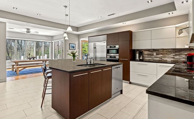 31 Upton Hills Ln, Middleton, MA 01949