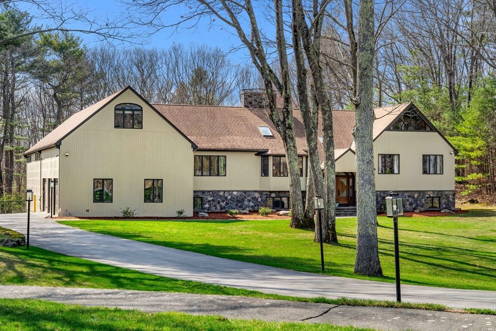 31 Upton Hills Ln, Middleton, MA 01949