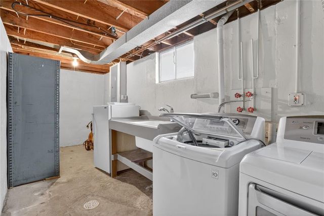 6703 N Forest Avenue, Gladstone, MO 64118