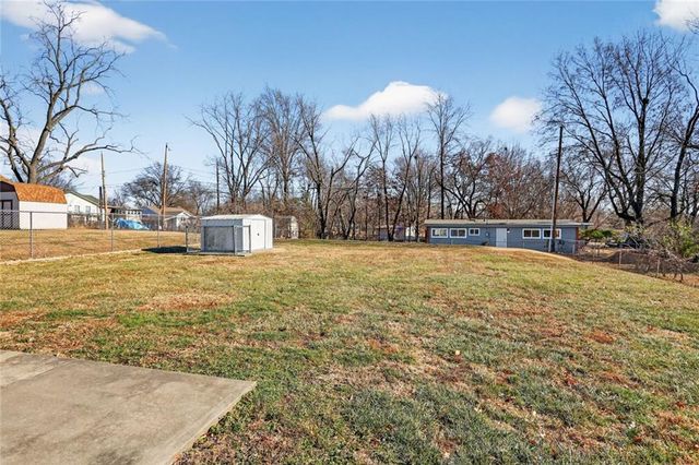 6703 N Forest Avenue, Gladstone, MO 64118