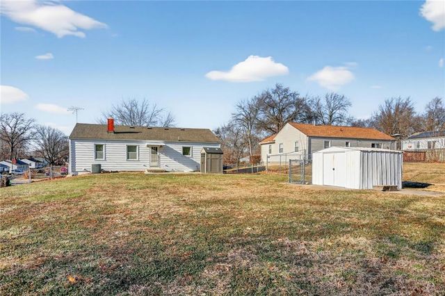 6703 N Forest Avenue, Gladstone, MO 64118