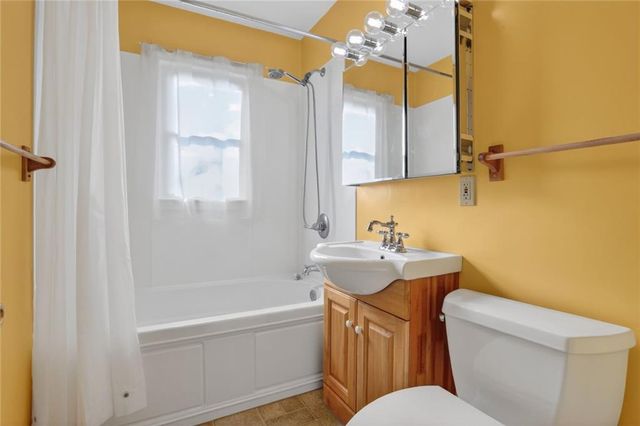 6703 N Forest Avenue, Gladstone, MO 64118