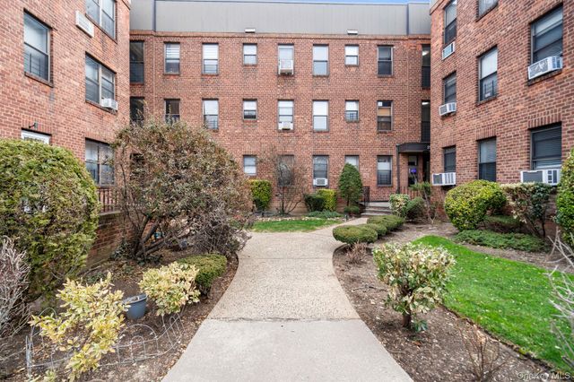 215-12 47 Ave 2B, Bayside, NY 11361