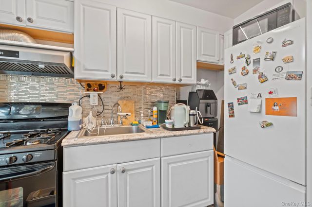 215-12 47 Ave 2B, Bayside, NY 11361