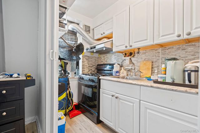 215-12 47 Ave 2B, Bayside, NY 11361