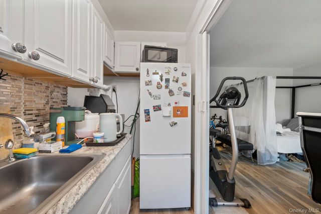 215-12 47 Ave 2B, Bayside, NY 11361