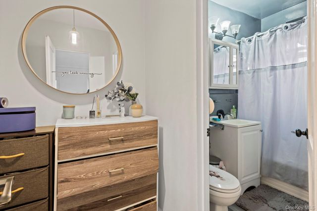 215-12 47 Ave 2B, Bayside, NY 11361