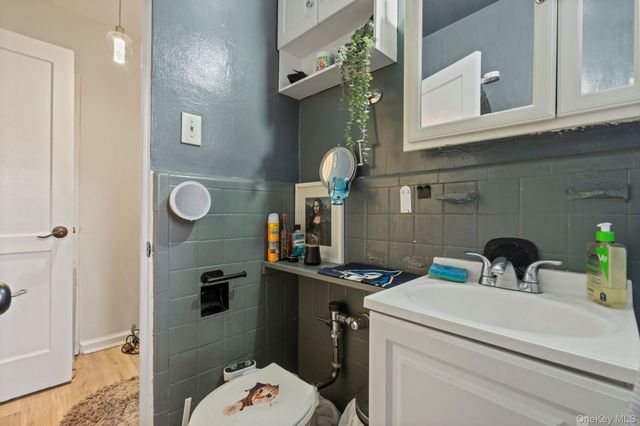 215-12 47 Ave 2B, Bayside, NY 11361