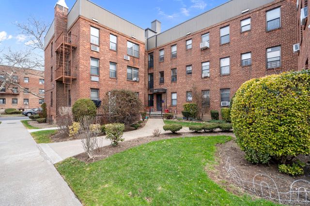 215-12 47 Ave 2B, Bayside, NY 11361