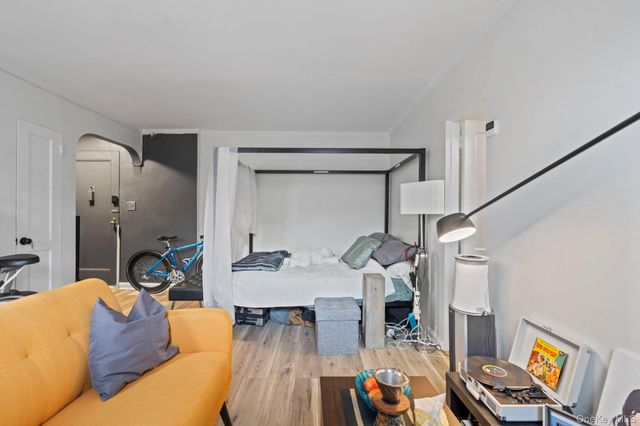 215-12 47 Ave 2B, Bayside, NY 11361