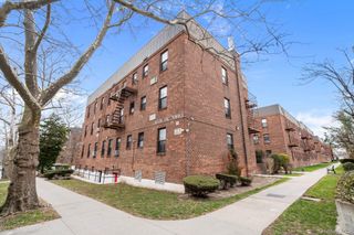 215-12 47 Ave 2B, Bayside, NY 11361