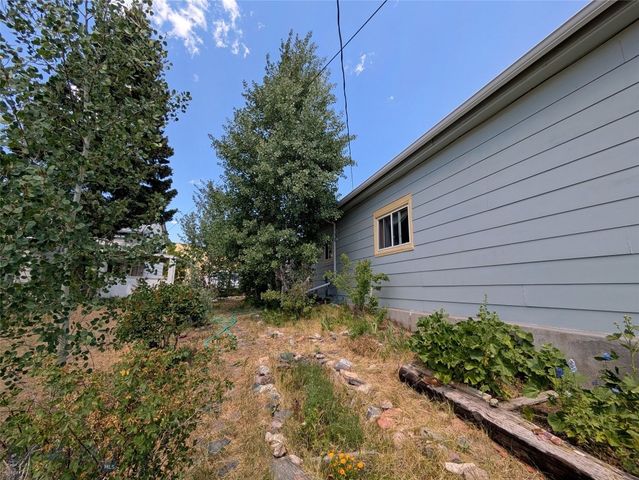 131 W Daly, Walkerville, MT 59701