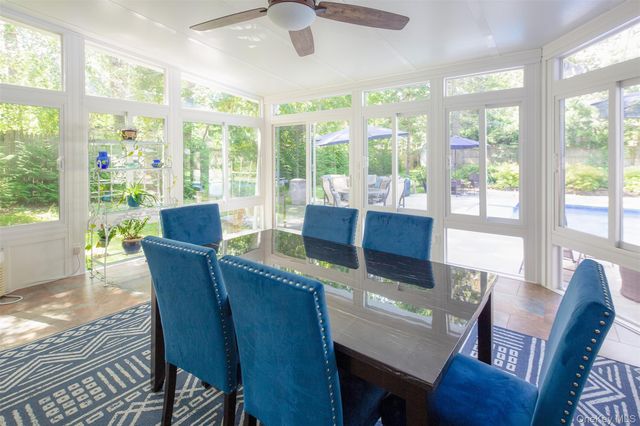 17 Columbine S, Hampton Bays, NY 11946