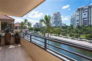 4400 Gulf Shore Blvd N Apt 305, Naples, FL 34103