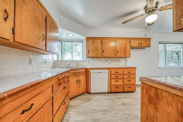 13130 S Henderson Road, Caruthers, CA 93609