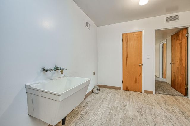 13130 S Henderson Road, Caruthers, CA 93609