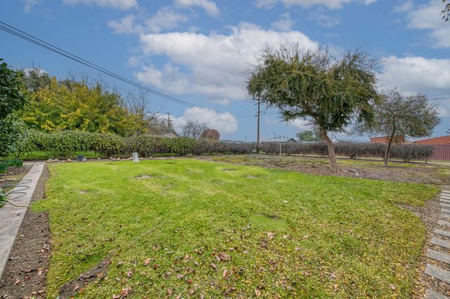 13130 S Henderson Road, Caruthers, CA 93609