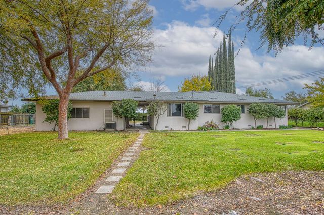 13130 S Henderson Road, Caruthers, CA 93609