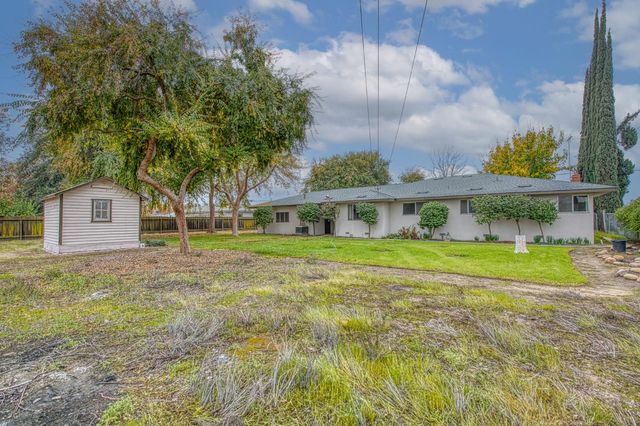 13130 S Henderson Road, Caruthers, CA 93609