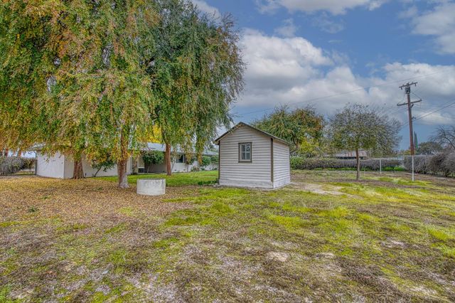 13130 S Henderson Road, Caruthers, CA 93609