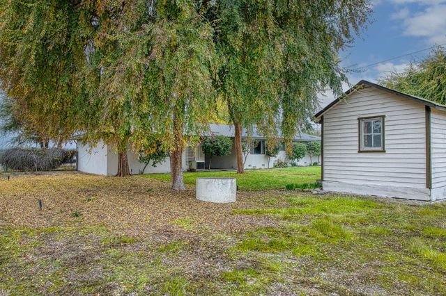 13130 S Henderson Road, Caruthers, CA 93609