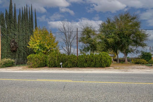 13130 S Henderson Road, Caruthers, CA 93609