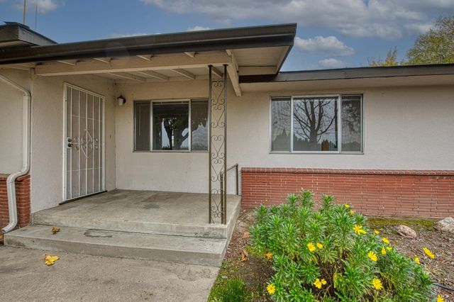 13130 S Henderson Road, Caruthers, CA 93609