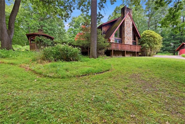 717 Zubal Rd, Washington Twp, PA 15613
