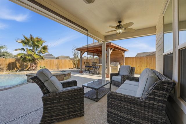 24630 Emerald Pool Falls Drive, Tomball, TX 77375