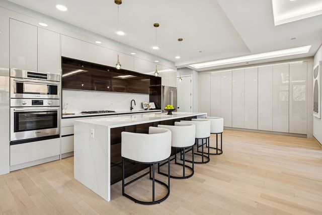 466 N Paulina Street PH-402, Chicago, IL 60622