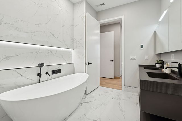 466 N Paulina Street PH-402, Chicago, IL 60622