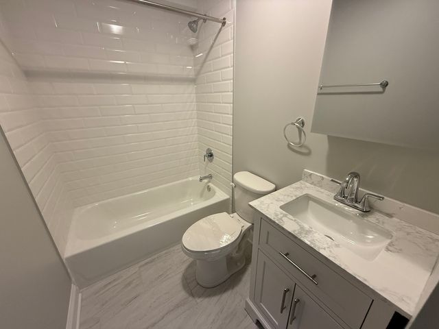 744 W GORDON Terrace 310, Chicago, IL 60613