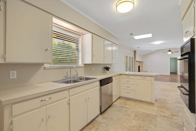 1211 Kendolph Drive, Denton, TX 76205