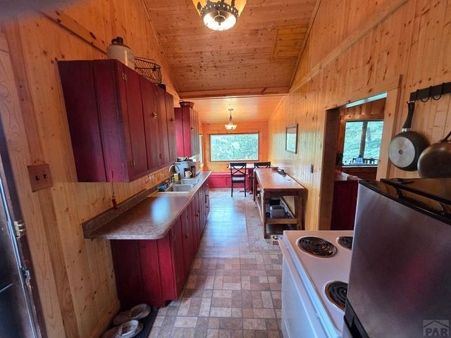 82 Goldhill Drive, Rye, CO 81069