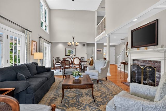 4 Jackson Pond Rd 4, Dedham, MA 02026