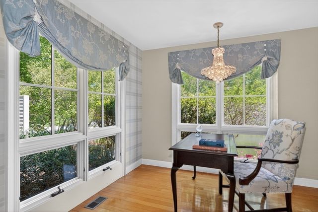 4 Jackson Pond Rd 4, Dedham, MA 02026