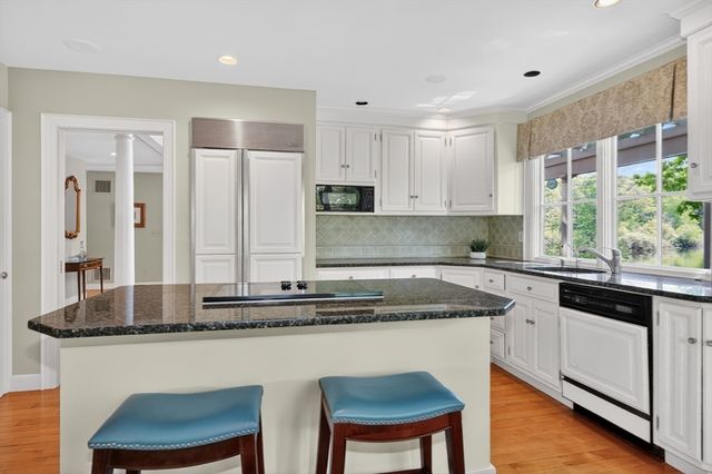 4 Jackson Pond Rd 4, Dedham, MA 02026