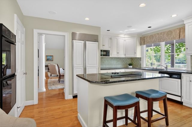 4 Jackson Pond Rd 4, Dedham, MA 02026