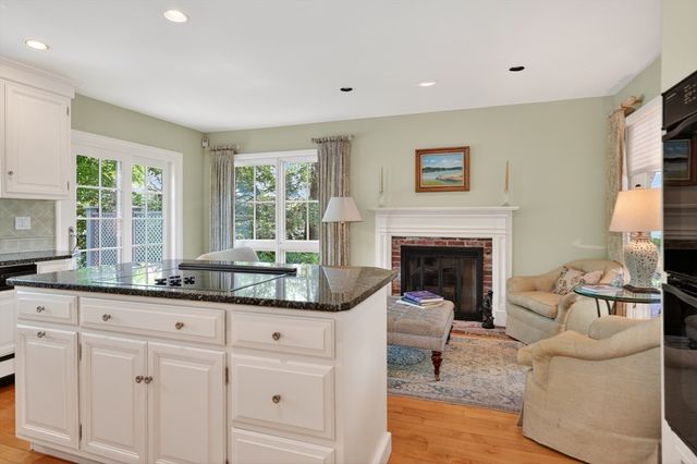 4 Jackson Pond Rd 4, Dedham, MA 02026