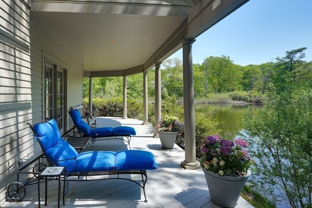 4 Jackson Pond Rd 4, Dedham, MA 02026