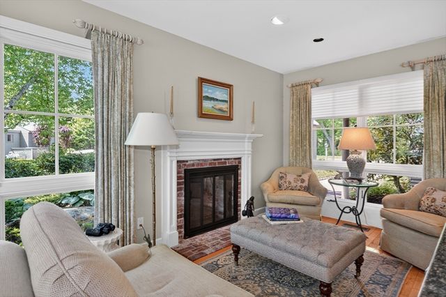 4 Jackson Pond Rd 4, Dedham, MA 02026