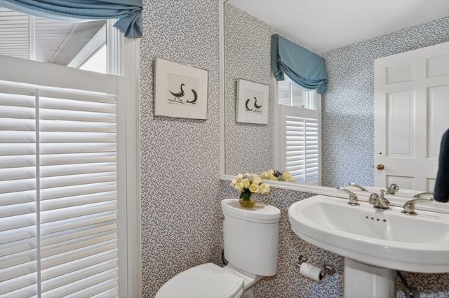 4 Jackson Pond Rd 4, Dedham, MA 02026