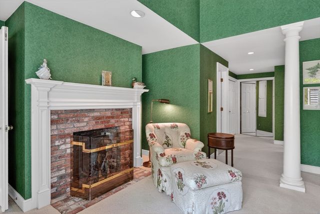 4 Jackson Pond Rd 4, Dedham, MA 02026