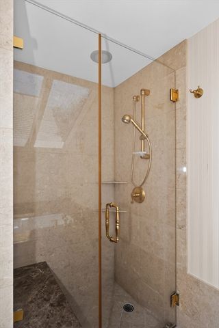 4 Jackson Pond Rd 4, Dedham, MA 02026
