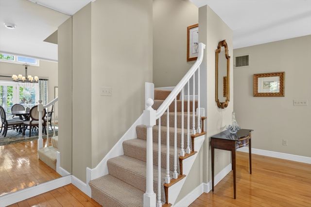 4 Jackson Pond Rd 4, Dedham, MA 02026