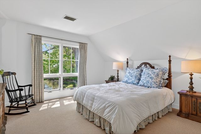 4 Jackson Pond Rd 4, Dedham, MA 02026