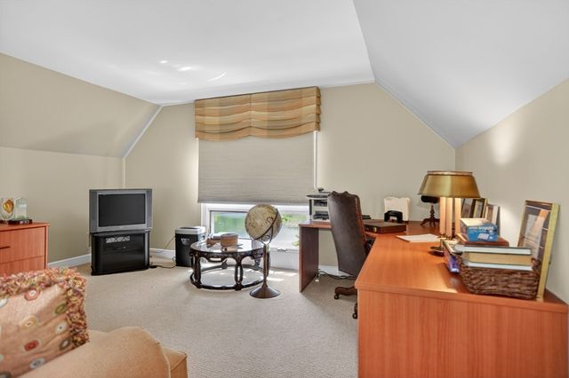 4 Jackson Pond Rd 4, Dedham, MA 02026